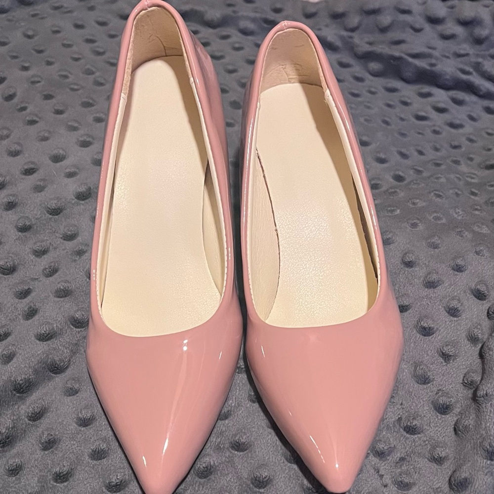 Beautiful light pink heels. Never been worn. Size 6 in American size 35 European